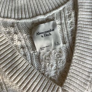 Abercrombie & Fitch Cable Knit Sweater Vest